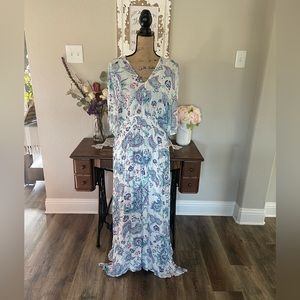 Nina Leonard ladies beautiful summer flowing long maxi dress. NWOT